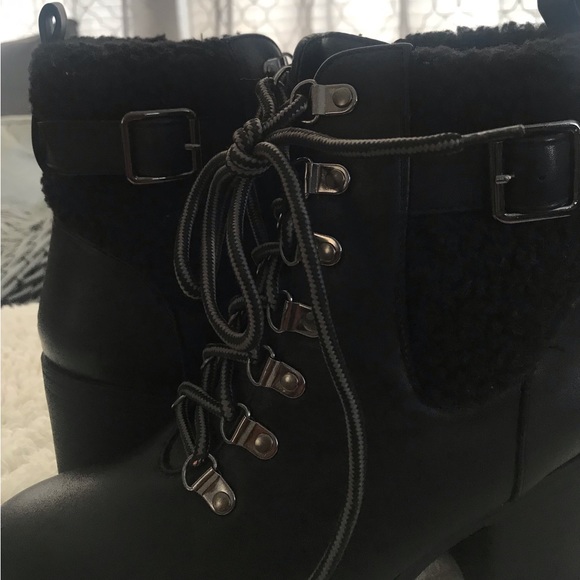 New Top Guy Pluto Faux Shearling Cuff Lug Sole Bootie - Picture 12 of 13